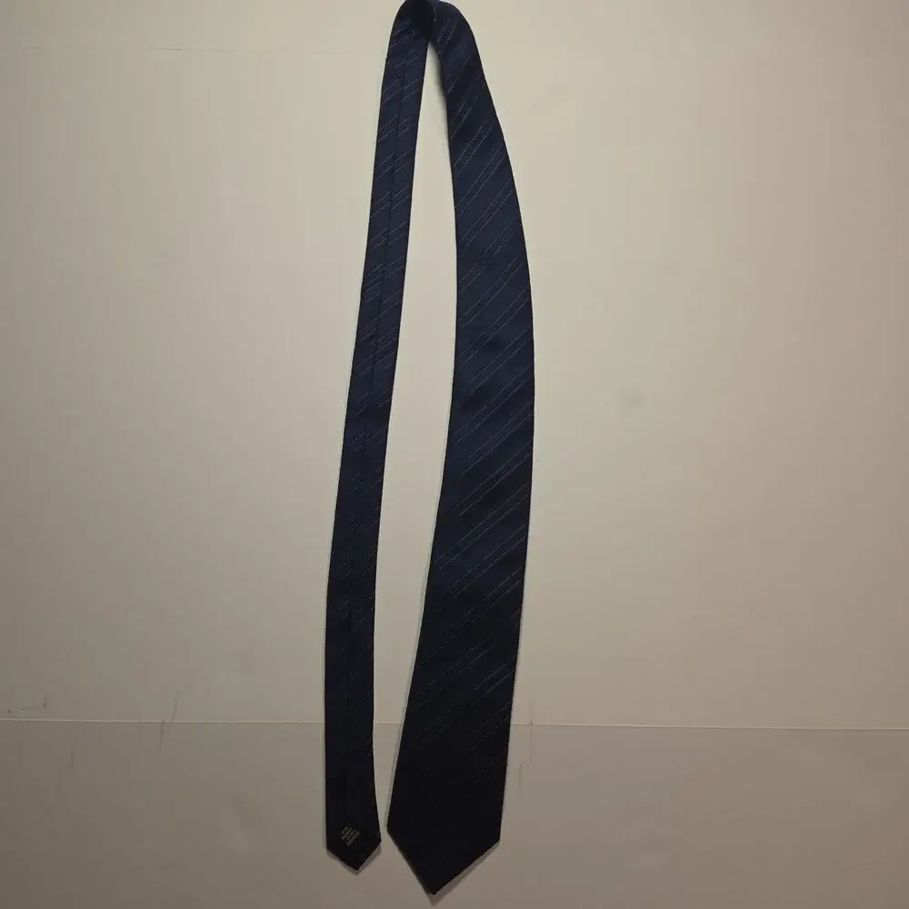 Donald J. Trump Signature Collection 100% Silk Blue Striped Tie 2004